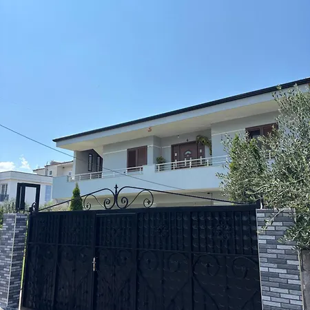 Lusha Vakantiehuis Kamez