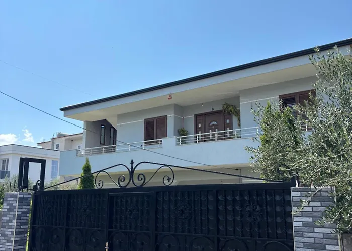 Lusha Vakantiehuis Kamez